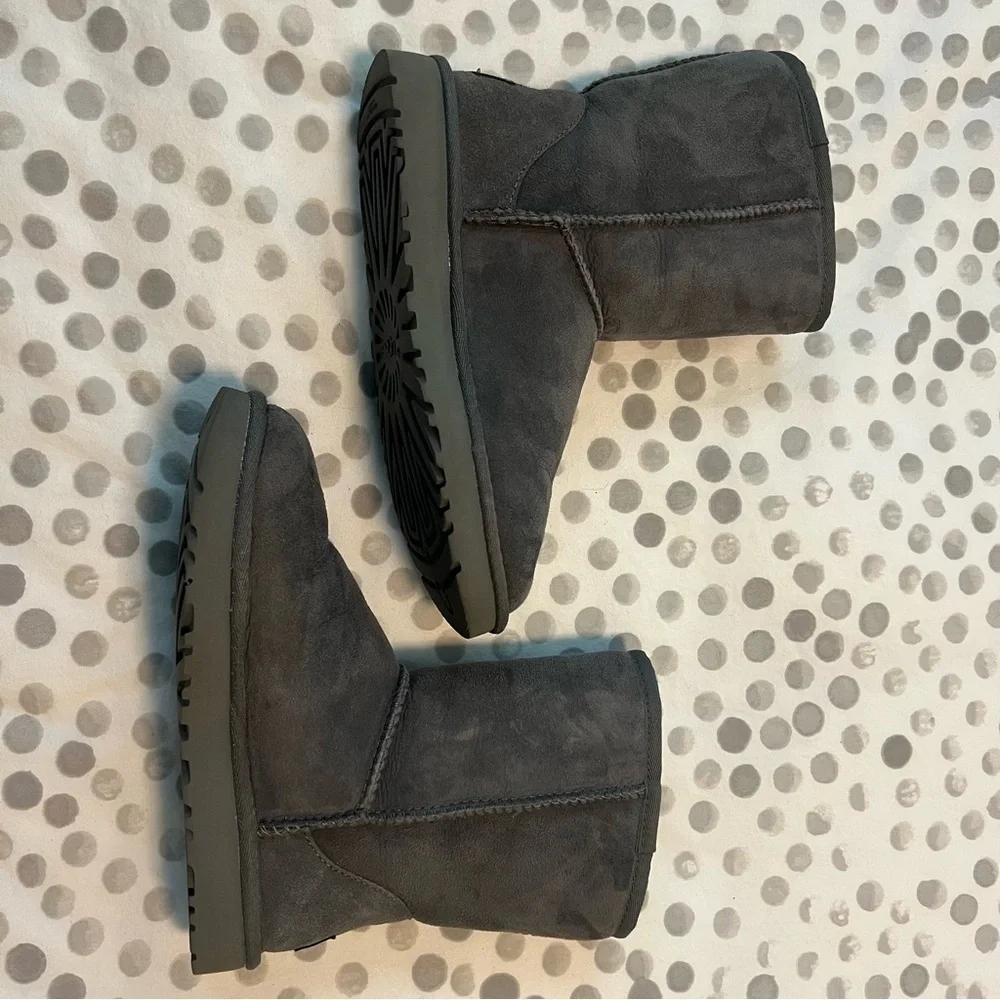 UGG Classic Short II Grey Boots Size 6